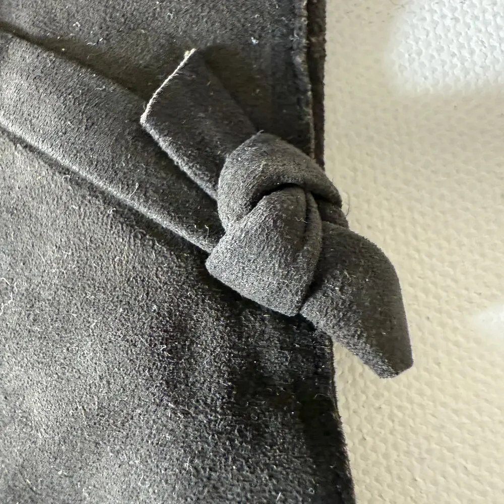 1960s Vintage Lightweight Suede Black Unlined Gloves knot detail Size 7.5